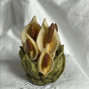 Peace Lily Floral Lord Byron‘s ladybug,retired 1996 limited edition. Collectable